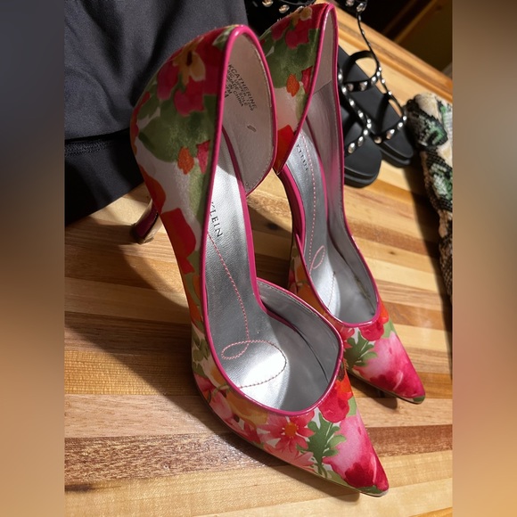 Anne Klein Shoes - Anne Klein pink floral heels, size 6.5